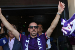 里贝里加盟佛罗伦萨 身披球队7号球衣