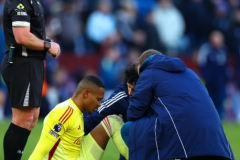 诺丁汉森林门将出击送大礼后受伤 被换下时泪洒赛场