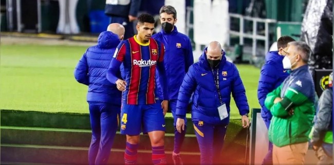 阿劳霍左脚踝扭伤