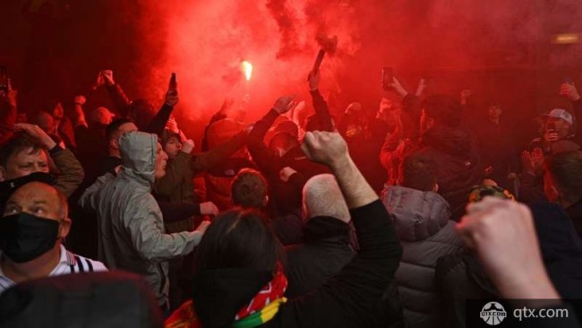 6名警察在曼联球迷抗议活动中受伤