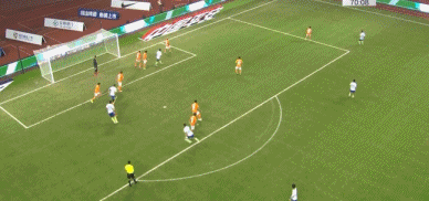 刘佳燊头球中柱