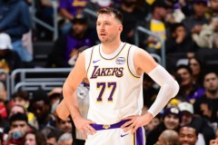 湖人赛季至今关键时刻12胜0负 排名联盟第一