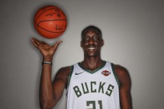 雄鹿希望送走斯内尔或伊利亚索瓦