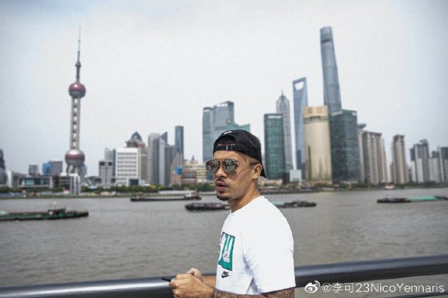 李可结束国足集训就地游玩上海