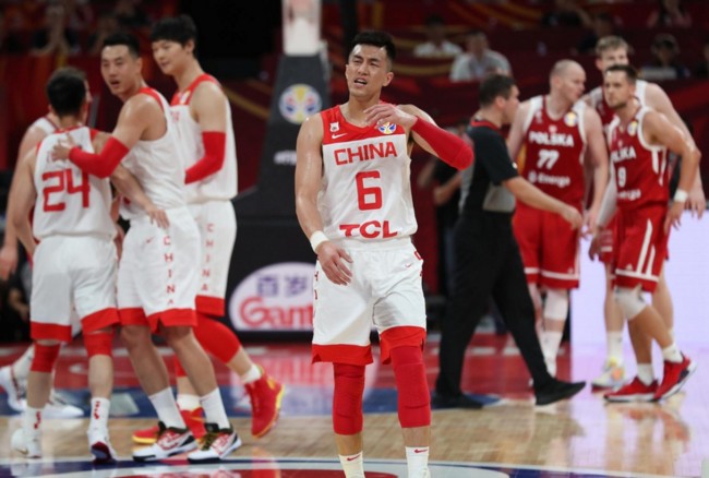 郭艾伦在上一场比赛中五犯离场