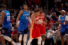 米德尔顿暴走38分  雄鹿逆转老鹰总比分2-1