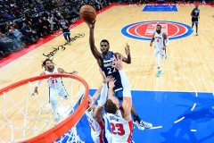 格里芬复出首秀 森林狼力克活塞