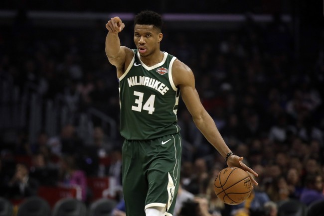 字母哥向主场工作人员捐款10万美元