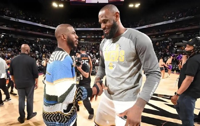 詹姆斯以现役身份进入名人堂