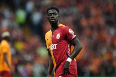 加拉塔萨雷单场欧冠打进2粒乌龙球 客场不敌法兰克福