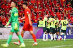 澳大利亚队赛前晚了25分钟出场热身 客场轻松拿下国足