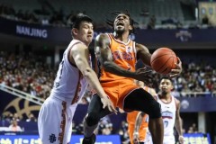 曝布莱德索将重返上海男篮 上赛季场均13.6分9.3助