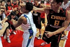 低调谦和的朱芳雨打架是为什么  朱芳雨打架事件缘由