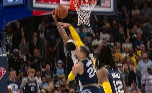 狄龙-布鲁克斯犯规瞬间