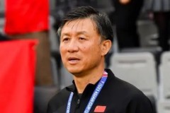 国奥主帅成耀东赛后发红包 勉励全体队员继续努力