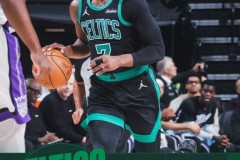 NBA常规赛凯尔特人客场120-106轻取国王 布朗29+10 德罗赞空砍25分