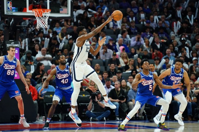 小贾伦-杰克逊饱受犯规困扰