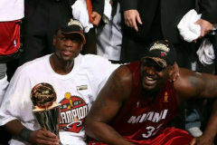 迈阿密热火队球衣：骚红的颜色 最适合的还是韦德