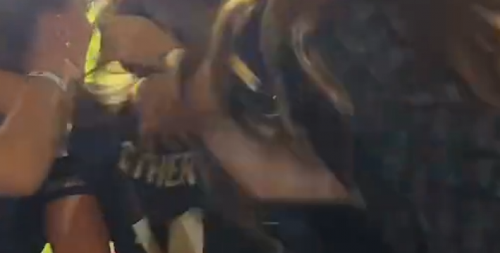 站在这群美女身后，谁还有心情看球啊