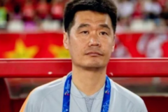 国足近况曝光：李霄鹏或帅位不保 国足名宿炮轰“专家”