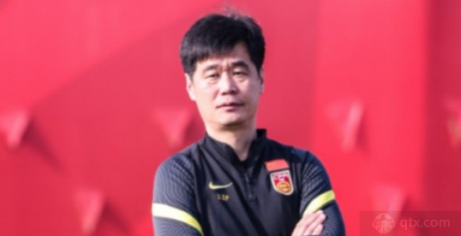 国足抵达阿曼首训