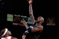 字母哥数据已经很恐怖了?那是你不了解04年的加内特