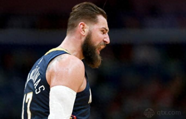 鹈鹕球员乔纳森·瓦兰丘纳斯