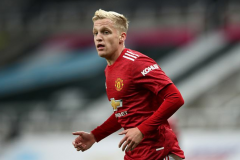 西媒：范德贝克已被推荐给巴萨 但球员并不想离开曼联