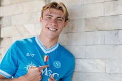 那不勒斯迫切希望买断曼联前锋霍伊伦 双方正在进行谈判