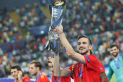 巴塞罗那有意法比安鲁伊斯 以应对加维受伤