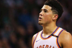 布克获得社区关怀奖杯 展现巨星风范