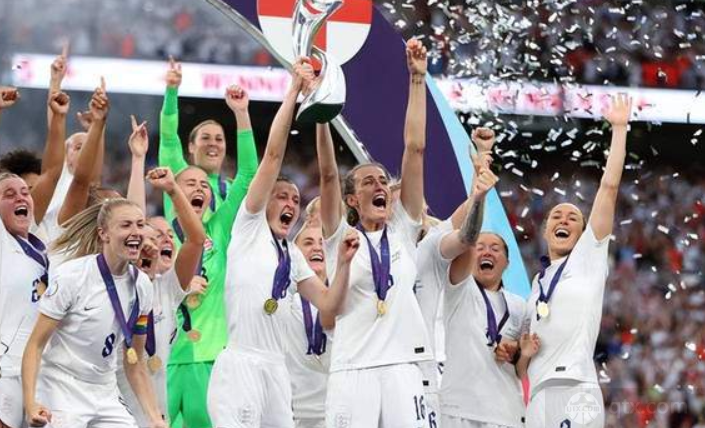 英格兰女足奖迎战哥伦比亚女足