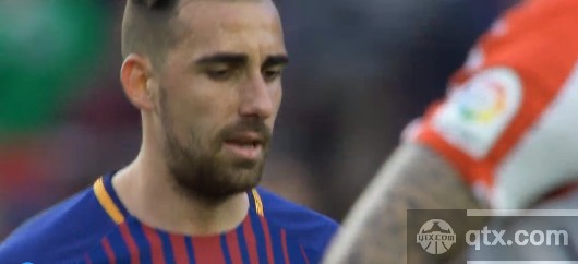 未进大名单的帕科坐看台观战 与巴萨渐行渐远