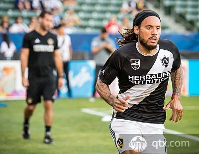 美国前国脚琼斯退役