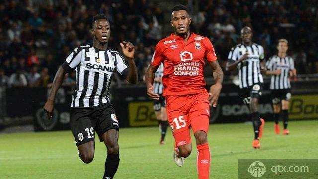 阿森纳有意里尔右边锋尼古拉斯-佩佩